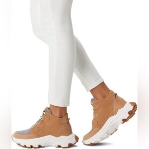 Women's Kinetic™ Breakthru Caribou Sneaker Boots-size 9 *like NEW*